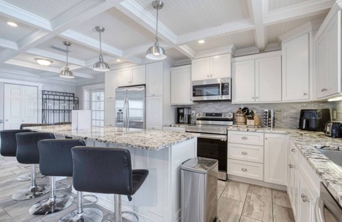 Palm Harbor Estates Apartment | Straight Outta Dockton-Waterfront, Pool and Dock