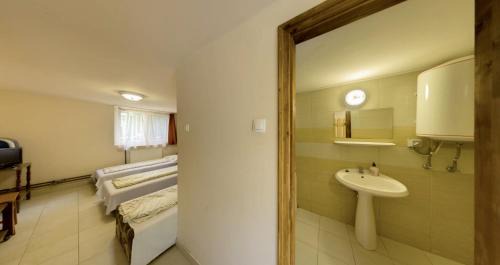 Dombrad Bed & Breakfast | Strand Motel, Vígadó Csárda