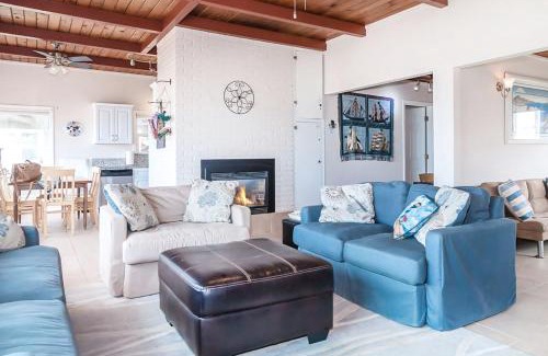 Oceano House | Stranded at the Beach