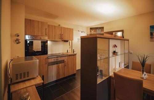 Wremen Apartment | Strandnahe, Hübsche Wohnung mit Sauna und Balkon mit Blick zum Nordseedeich