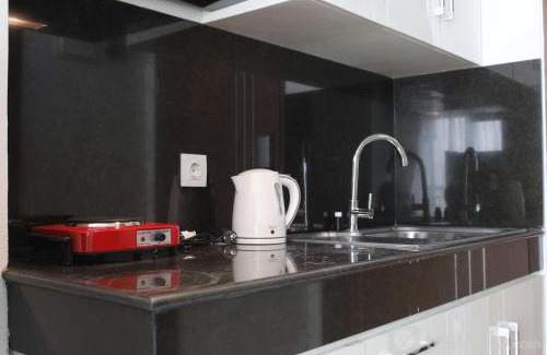 Malabar Apartment | Strategic Studio at Green Kosambi Bandung Apartment By Travelio