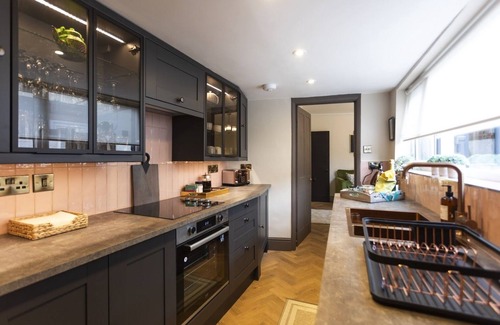 Stratford-upon-Avon House | Stratford - beautiful luxe townhouse stay, 5 mins stroll to town, free parking