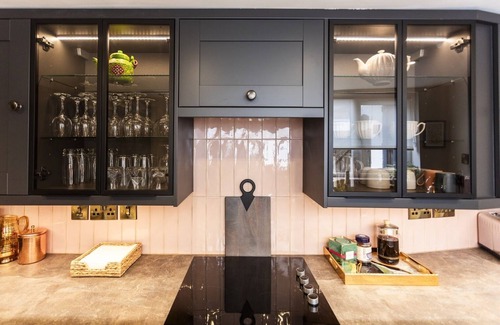 Stratford-upon-Avon House | Stratford - beautiful luxe townhouse stay, 5 mins stroll to town, free parking