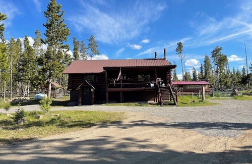 Dubois Cabin | Stratton Ranch Wyoming