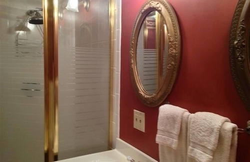 Muscatine Bed & Breakfast | Strawberry Farm Bed & Breakfast