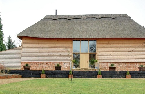 Ewhurst Green House | Strawberry Hole Barn