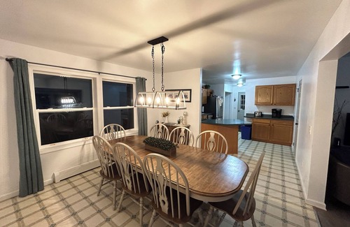 Leeds House | Stretch and Space Out on 40 Acres