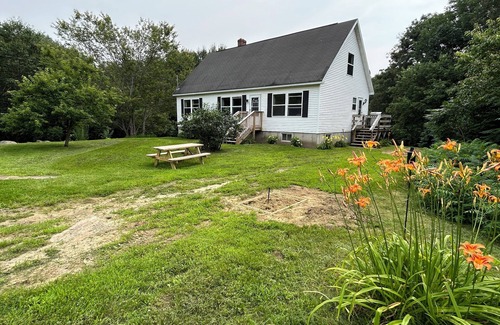 Leeds House | Stretch and Space Out on 40 Acres