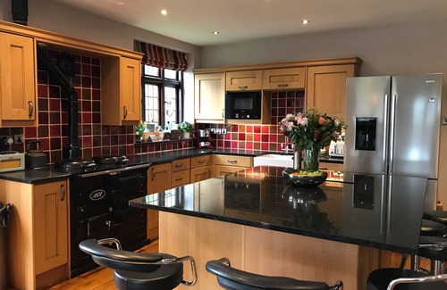 Shottery House | Striking home IN Stratford-on-Avon, a stroll to all key attractions.Sleeps 14-15