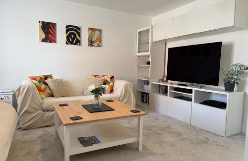 Clyst St Mary House | Strikingly Stylish Exeter Retreat - Modern 3-Bed