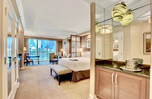 Las Vegas Apartment | Strip View Balcony Suites - No Resort Fee !