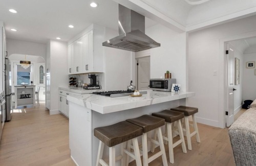 Belmont Shore House | Stroll To The Ocean and 2nd Street in Belmont Shores