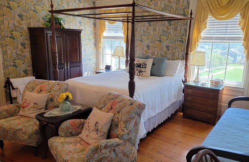 Vergennes Bed & Breakfast | Strong House Inn