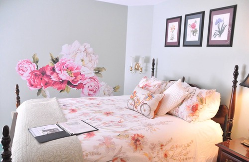 Vergennes Bed & Breakfast | Strong House Inn