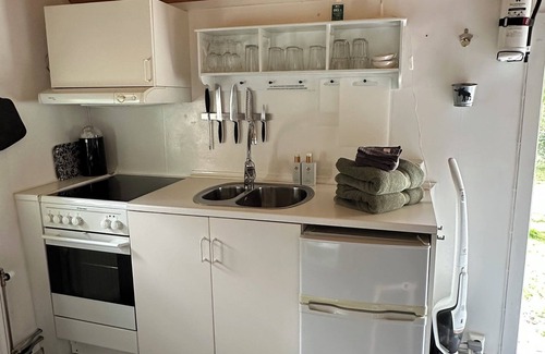 Trosa Cabin | Stubbhuggets Lillstuga, a calm and quiet place with only forest and host near by