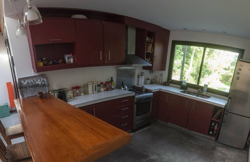 Tigre Bed & Breakfast | Studentenkamer in een Riant Huis in Tigre met Tuin en Zwembad