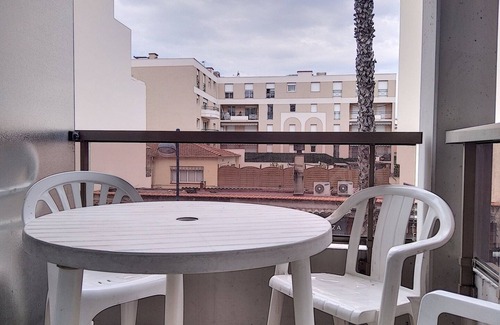 Juan-les-Pins Apartment | Studio 208 bord de mer Résidence Graziella