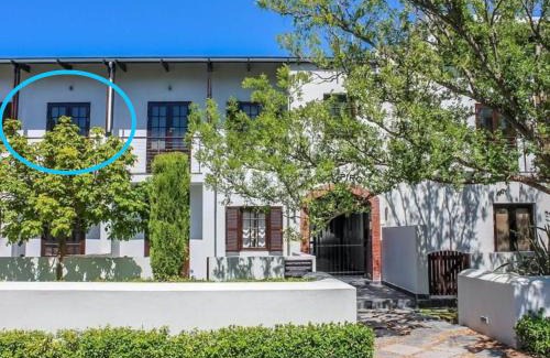 Stellenbosch Central Apartment | Studio 23 @ Huis Piron. The Heart of Stellenbosch.