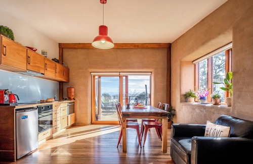 Coles Bay Apartment | Studio 59 - Freycinet Holiday Houses