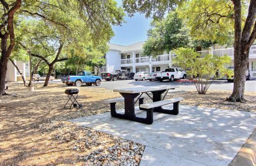 McNeil Hotel | Studio 6-Austin, TX - Northwest