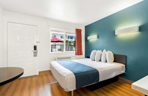 Carpinteria Hotel | Studio 6 Suites Carpinteria, CA Santa Barbara South