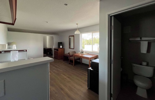 West Portland Park Hotel | Studio 6 Suites Portland OR- I-5 OHSU