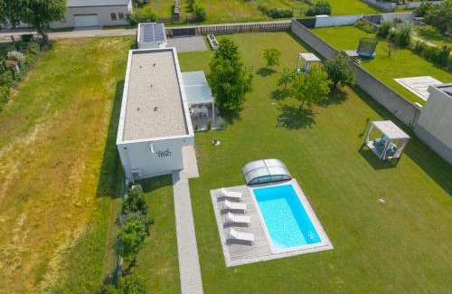 Illmitz House | Studio 777 Apartments