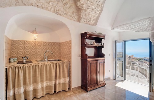 Monte Sant'Angelo Apartment | Studio 'Al Torrione 1' with Sea View and Air Conditioning