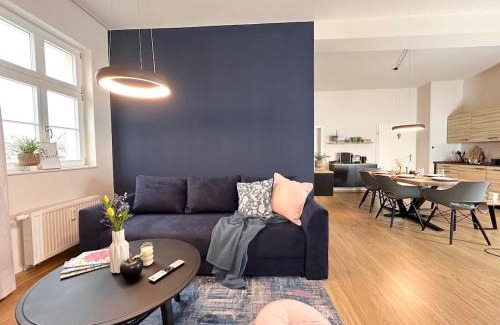 Kleinwelka Apartment | Studio Alte Mädchenschule, Sauna, 6 Personen, Hund, am Saurierpark, Boxsprinbetten, gratis Kaffee und Tee, Minibar