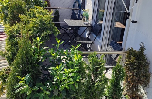 Meckenbeuren Apartment | Studio Apartemnt 'B + E Röck' with Private Balcony and Wi-Fi