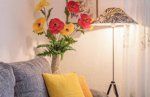 Meckenbeuren Apartment | Studio Apartemnt 'B + E Röck' with Private Balcony and Wi-Fi