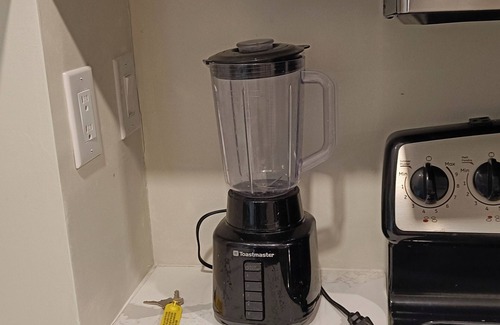 King Apartment | Studio apartment 3mins from Carrying Place Golf Club & The Manor. Off HW 400