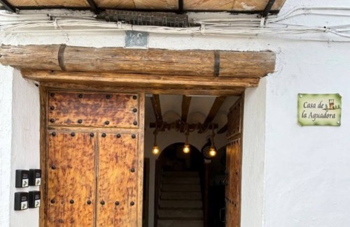 Iznatoraf Apartment | Studio Apartment 'Alojamiento Picual' with Shared Garden, Wi-Fi and Air Conditioning