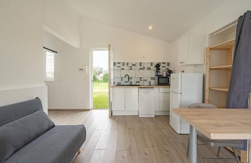 Cozes Apartment | Studio Apartment 'Au Petit Chez Nous' with Private Terrace, Private Garden and Wi-Fi