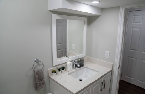 Brampton West Apartment | Studio Apartment B | Full Kitchen | Cozy & Modern