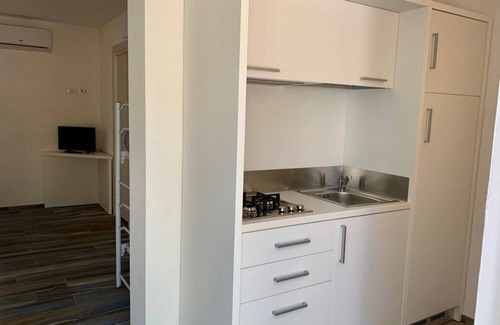 Chiesiola Apartment | Studio Apartment 'Baia Falcone-Villetta Mare 104' with Sea View, Wi-Fi and Air Conditioning