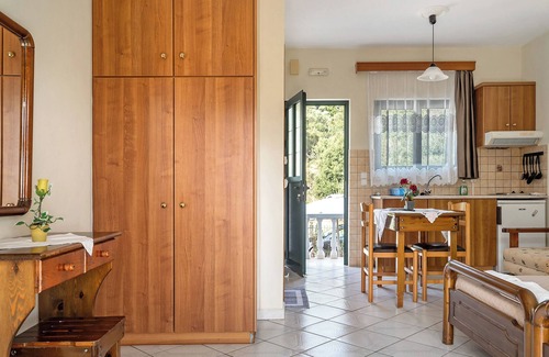 Sami Apartment | Studio Apartment Daratos studio 2 with Sea View, Shared Garden & Wi-Fi