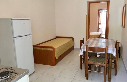 Chiesiola Apartment | Studio Apartment 'Falcone-Monolocale Basic 401' with Sea View, Wi-Fi and Air Conditioning