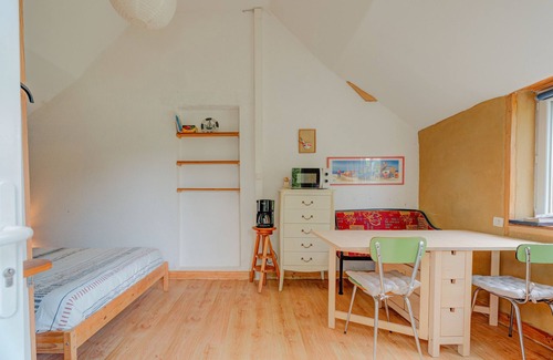 Broons Apartment | Studio Apartment 'Gite 2 Personnes Sauna Et Étang' with Shared Garden and Wi-Fi