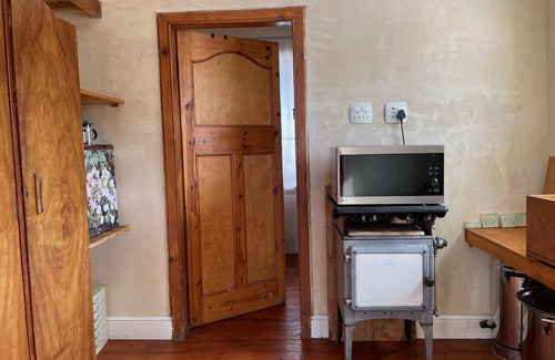 Kalk Bay Apartment | Studio apartment in the heart of Kalk Bay, 1 minute walk to the beach.