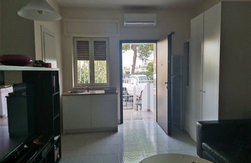 Giovinazzo Villa | Studio apartment, near Fiera and Airport, access to the swimming pool and tennis court