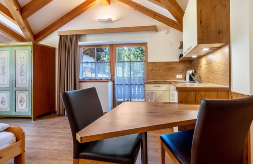 Casola Apartment | Studio Apartment 'Urthalerhof Landhaus' with Mountain View, Shared Garden and Wi-Fi