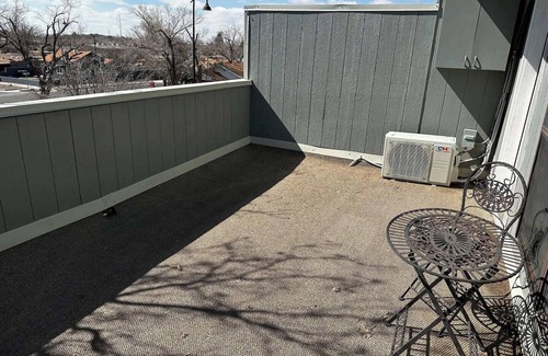 University Heights Apartment | Studio Apartment w/balcony near Nob Hill, UMM and downown.