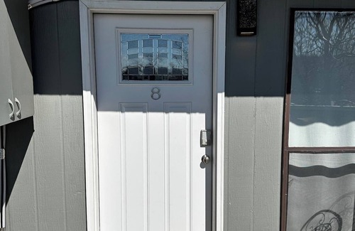 University Heights Apartment | Studio Apartment w/balcony near Nob Hill, UMM and downown.