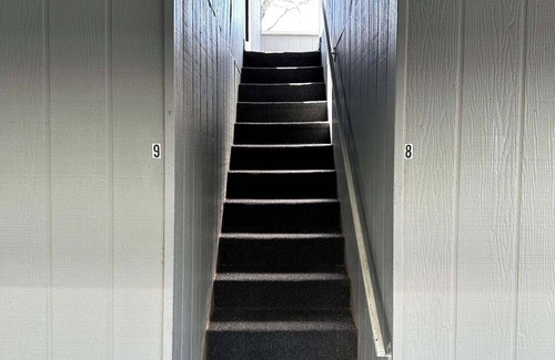 University Heights Apartment | Studio Apartment w/balcony near Nob Hill, UMM and downown.