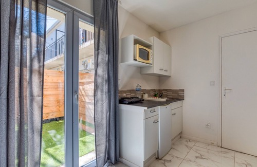 Poussan Apartment | Studio Apartment ' with Shared Garden