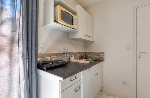 Poussan Apartment | Studio Apartment ' with Shared Garden