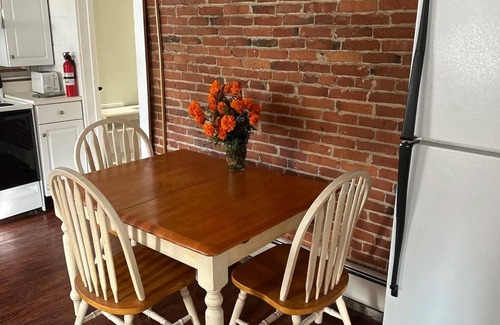Peterborough Apartment | Studio Apt with Full Kitchen. 1 minute stroll over picturesque bridge into town.