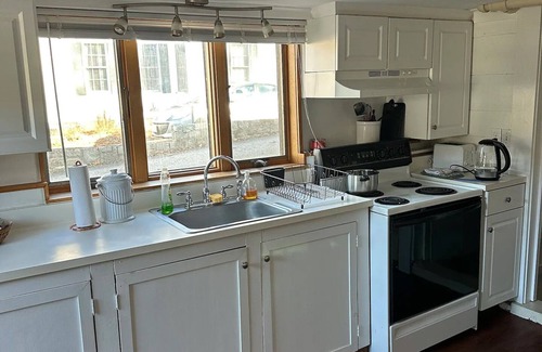 Peterborough Apartment | Studio Apt with Full Kitchen. 1 minute stroll over picturesque bridge into town.