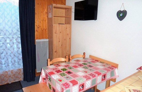 Station de Drouzin le Mont Apartment | Studio at the foot of the cable car with balcony